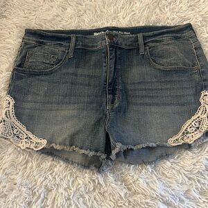 Cut-off shorts